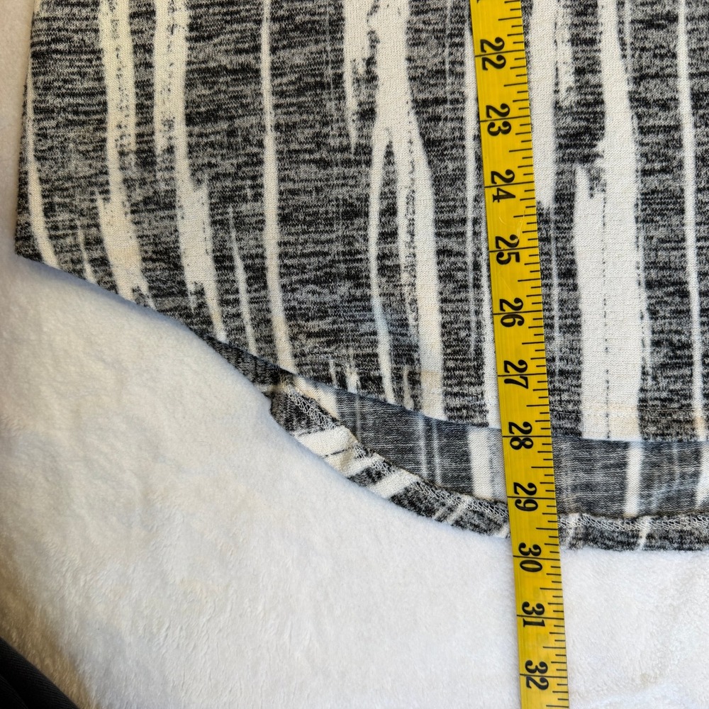 Ava & Viv Black White Abstract Stripe Keyhole Back Top 2X Short Sleeve Knit - Picture 10 of 10